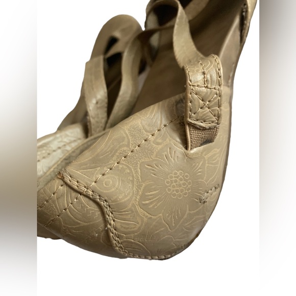 AXXIOM Tan Floral Pattern Arch Support Mary Jane Straps Womans Comfortable Shoes - Picture 5 of 14